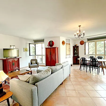 Apartment 3 Bedroom - Heart Of - No Wifi *
